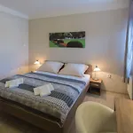 Resident פודבראדי