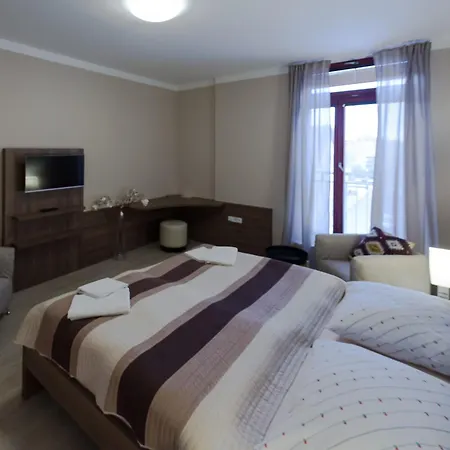 בית הארחה Resident פודבראדי